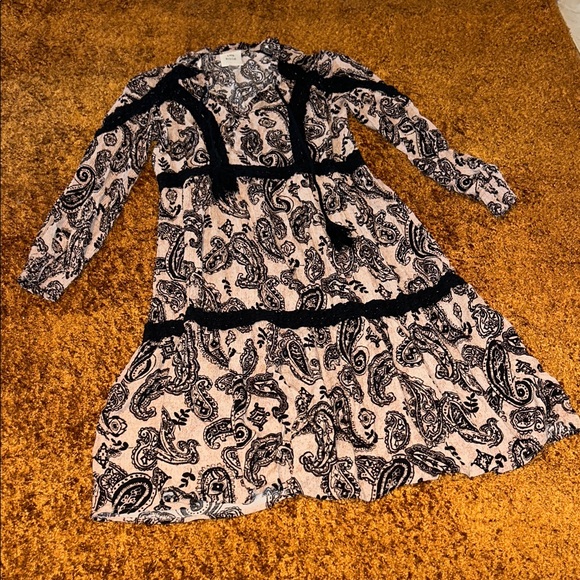 KNOX ROSE Dresses & Skirts - Knox Rose Black and Cream Paisley Casual Dress
